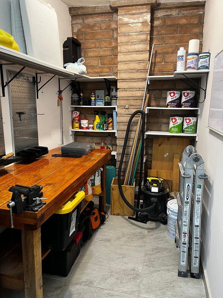 13 of 22: Bodega/taller