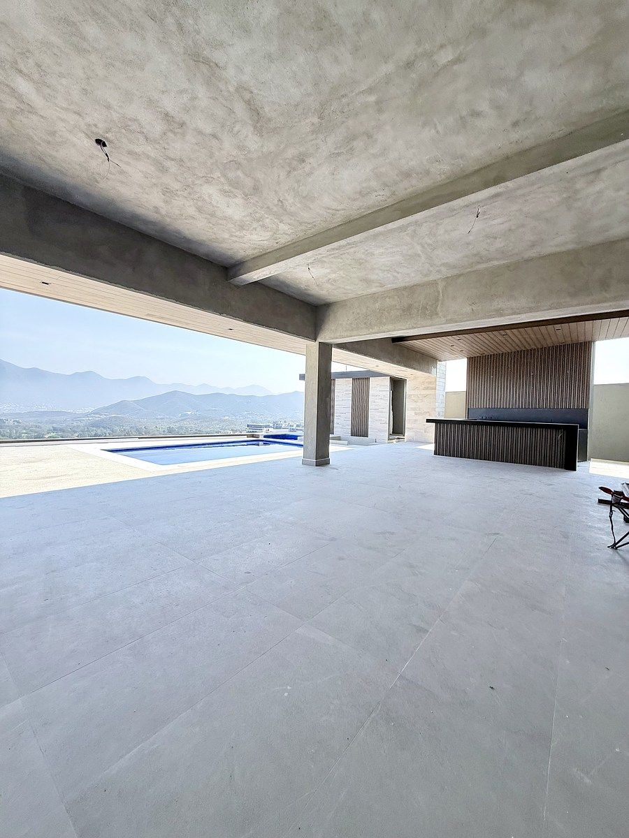 22 of 27: Terraza con asador