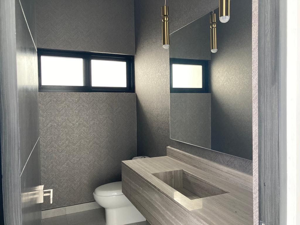 5 de 24: Medio baño de visitas