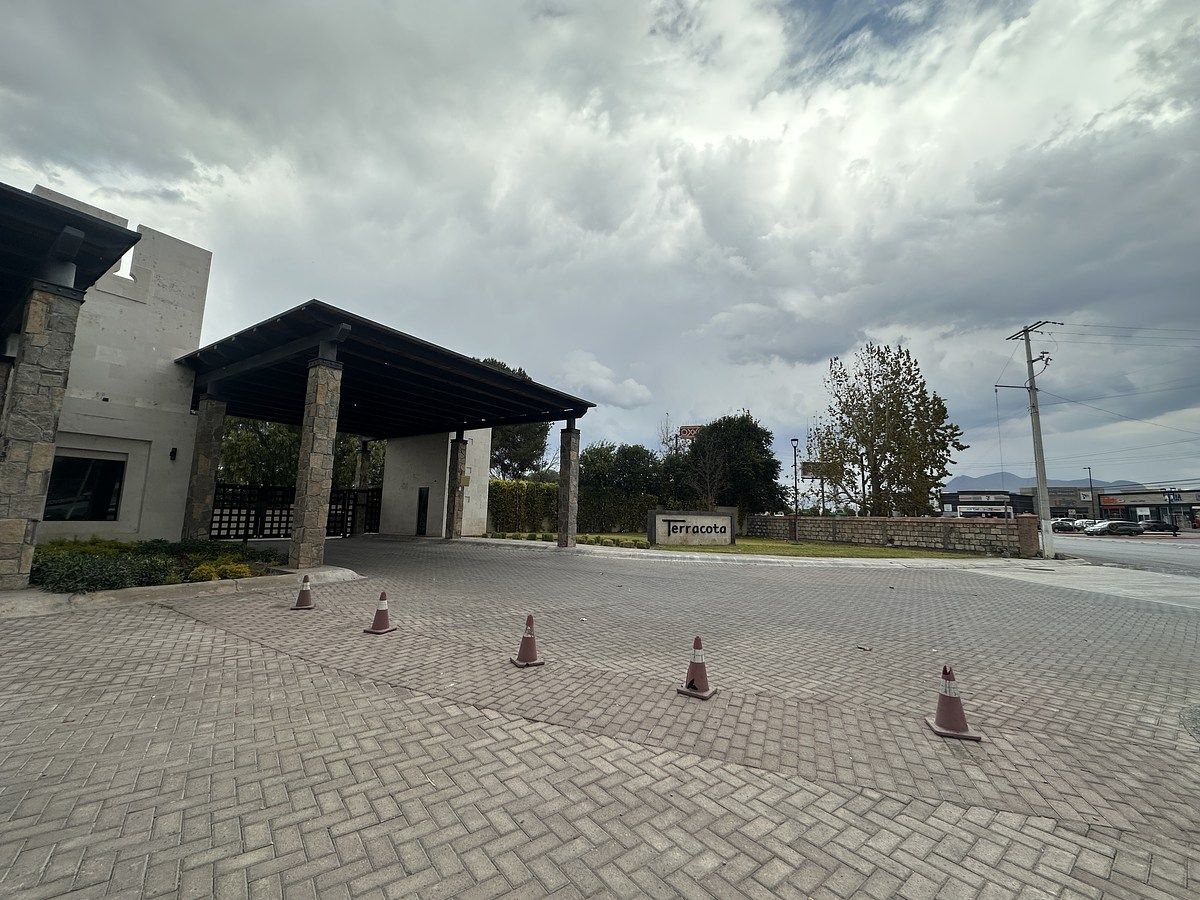 11 of 43: ACCESO A CASETA