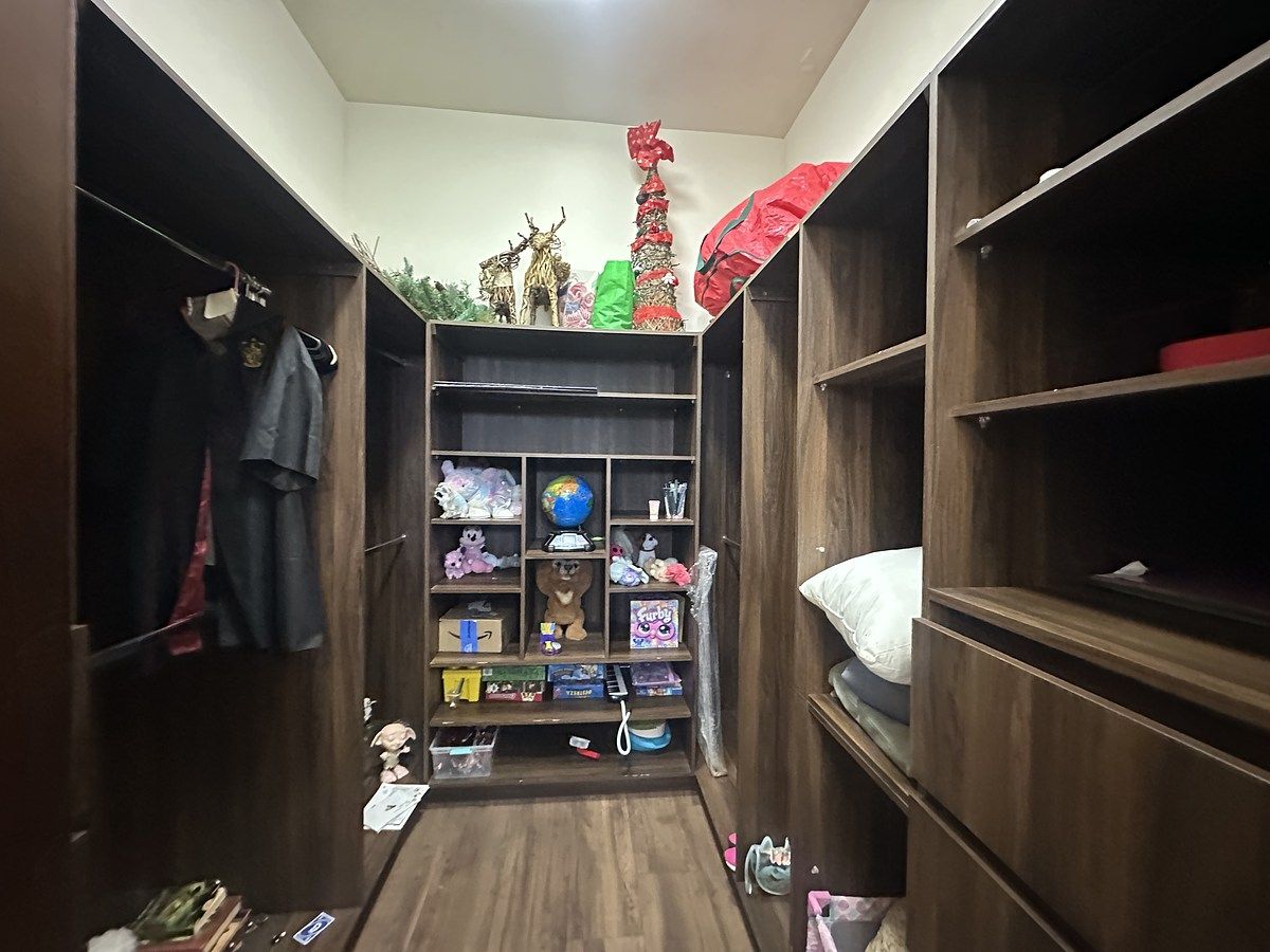 20 of 43: WALK-IN CLÓSET REC. SEC 2