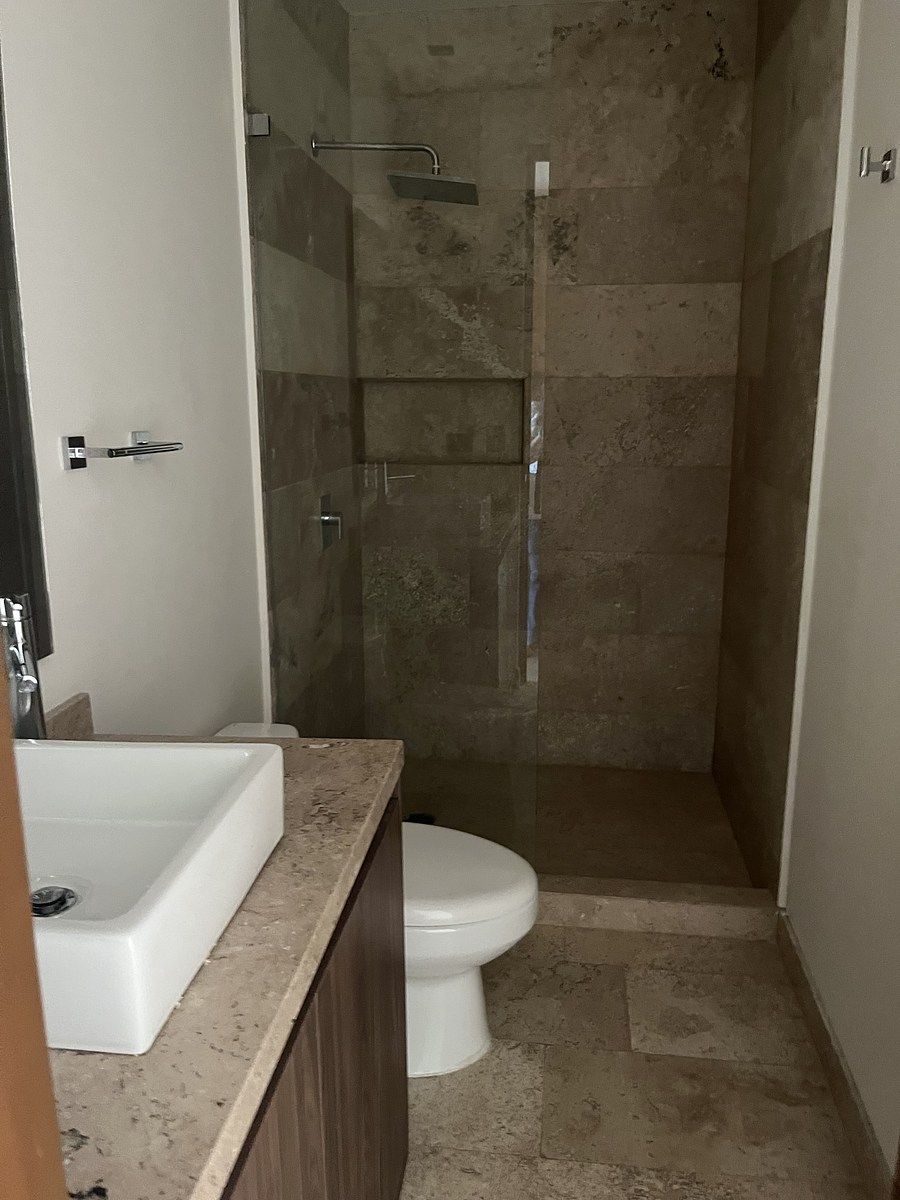 12 de 19: Baño secundario