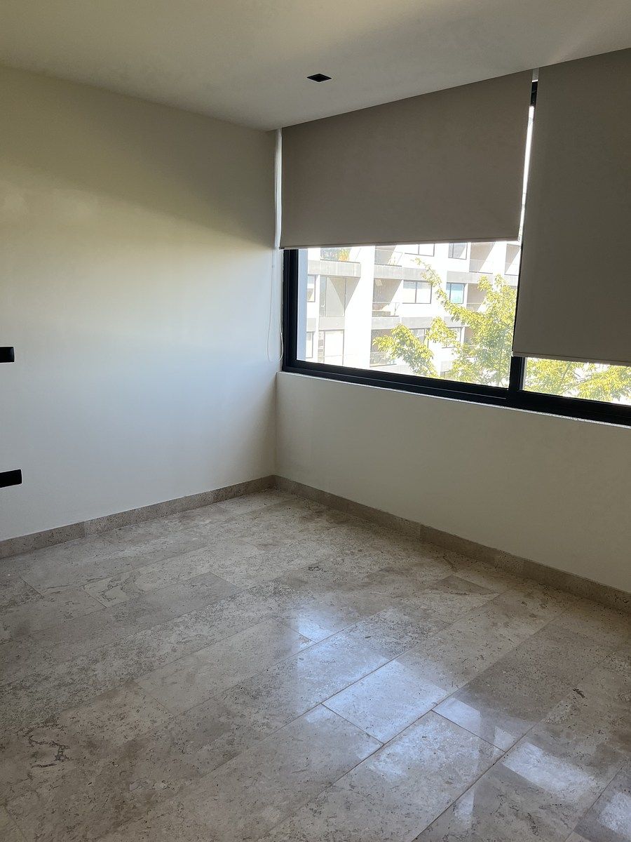 13 de 19: Recámara principal con persiana