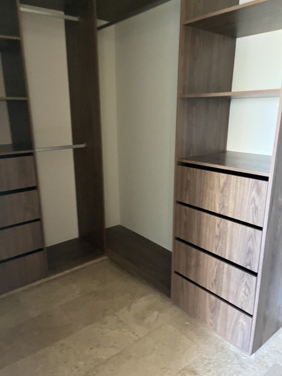 14 de 19: Clóset vestidor recámara principal