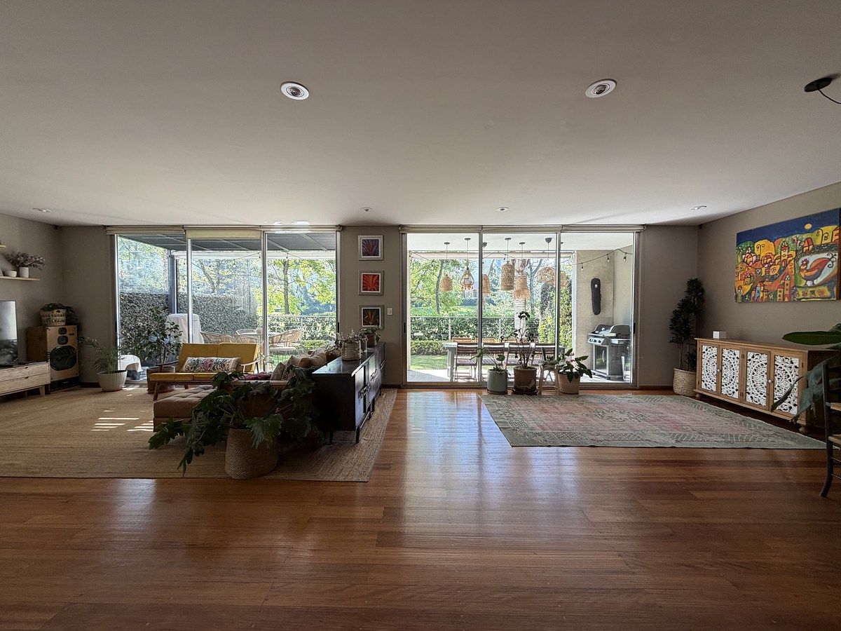 4 de 35: Estancia con salida a terraza y jardín