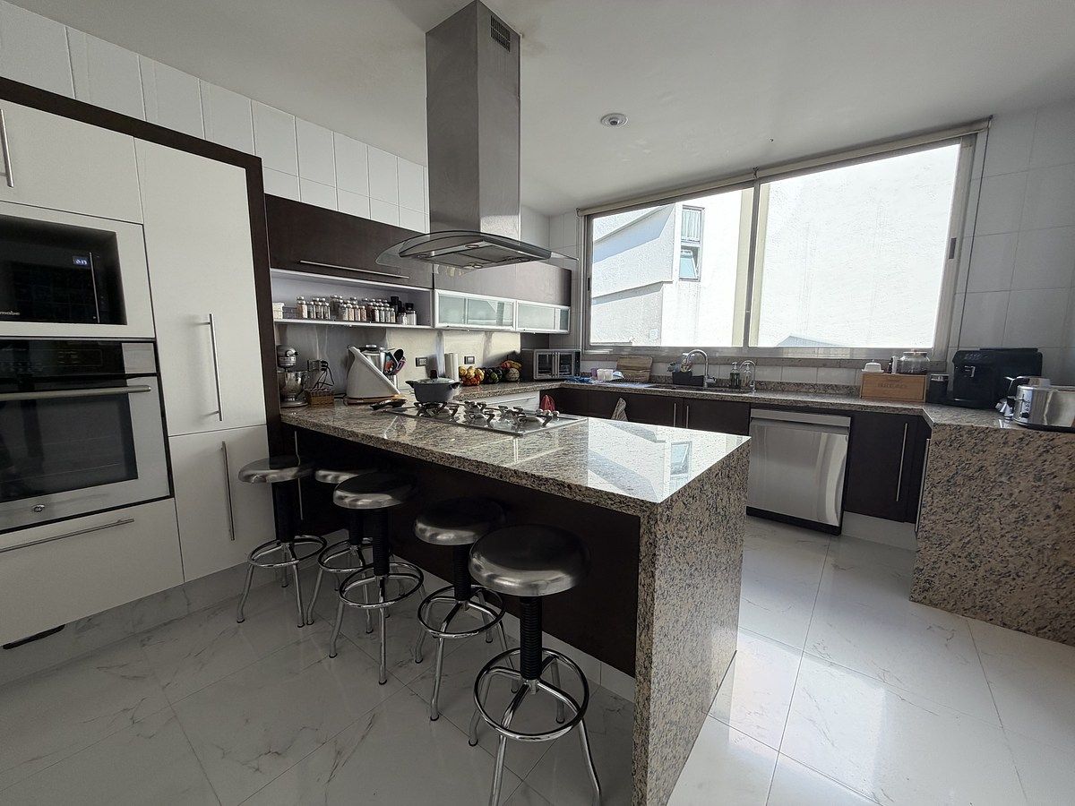 10 de 35: Cocina con barra