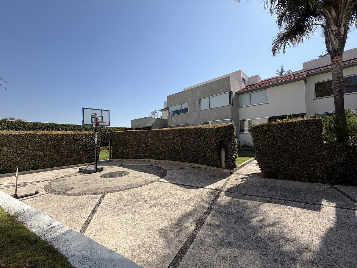 32 de 35: Cancha de basquetbol