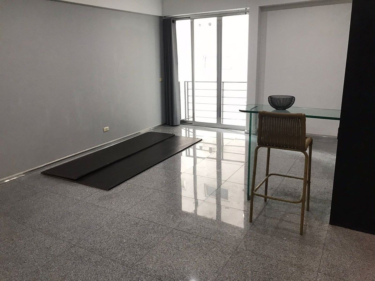 4 de 35: AREA ESTANCIA-DESAYUNADOR