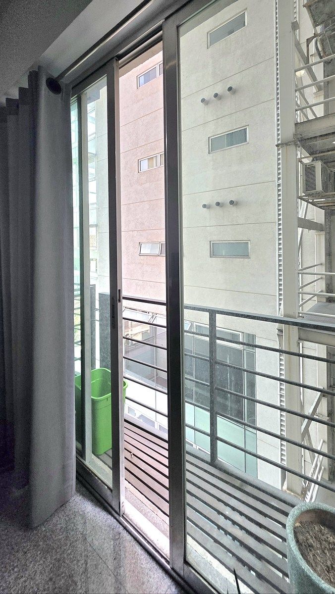 2 de 33: BALCON LATERAL, DESDE AREA SALA-COMEDOR