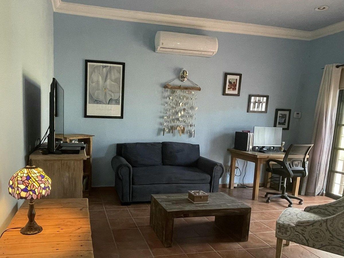 8 of 22: Sala principal - area comun