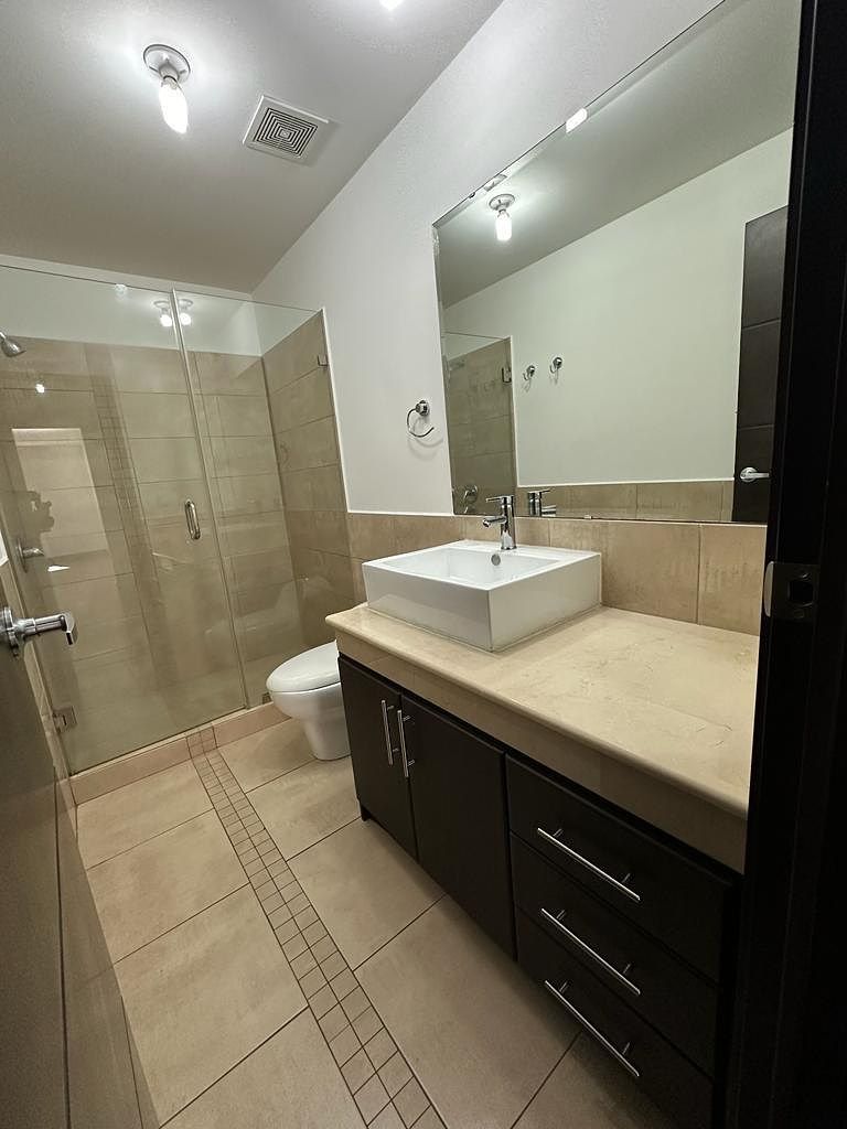 13 de 17: Baño Secundario