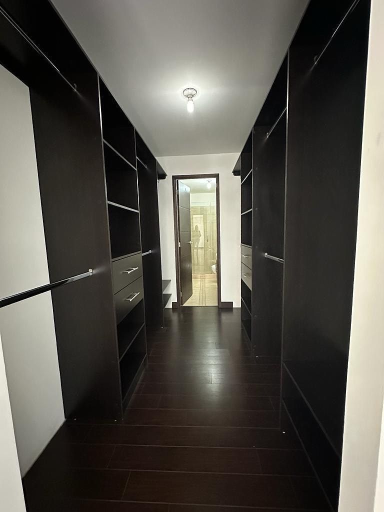 9 de 17: Walkin Closet