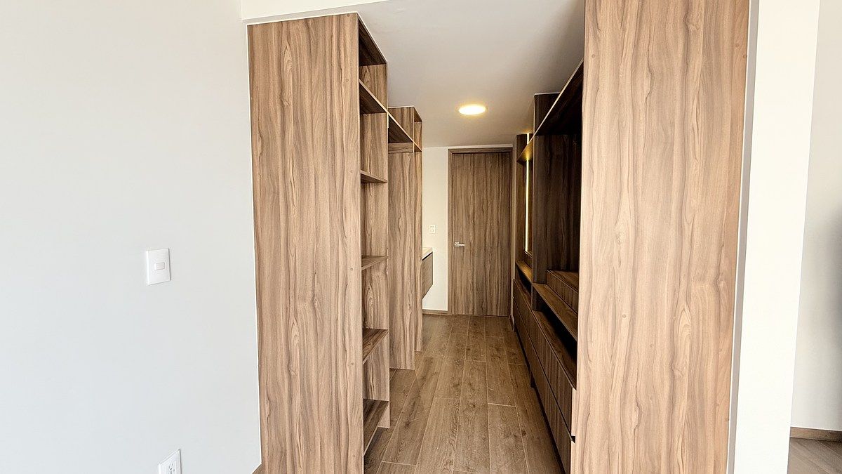 9 de 26: Vestidor recámara principal