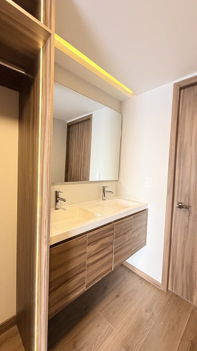 10 de 26: Vestidor recámara principal