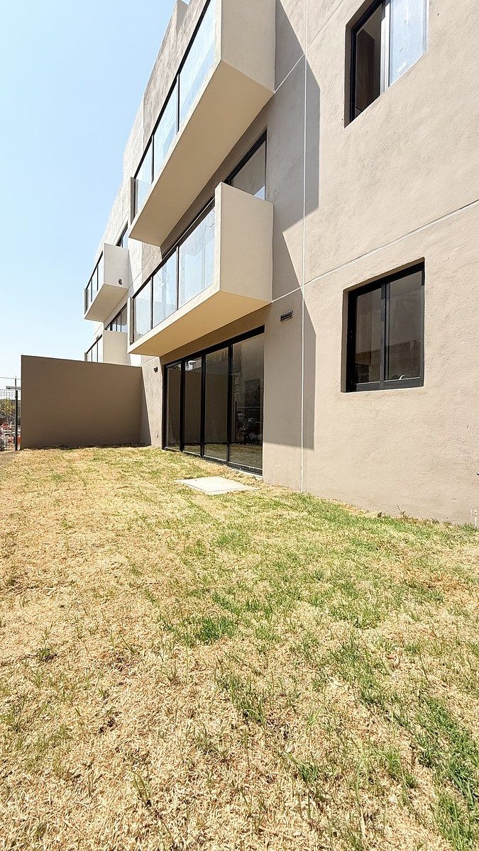 24 de 26: Jardín departamento