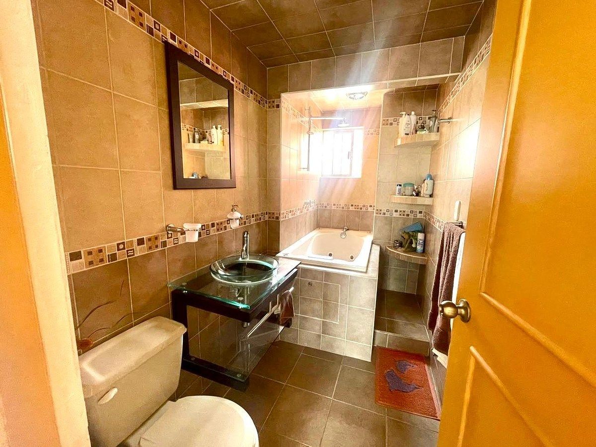 23 de 28: Baño principal