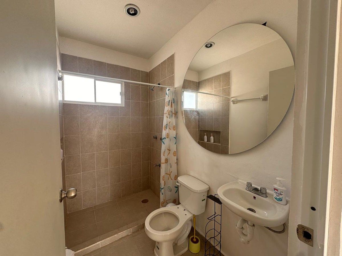 22 de 25: Baño completo en el segundo piso