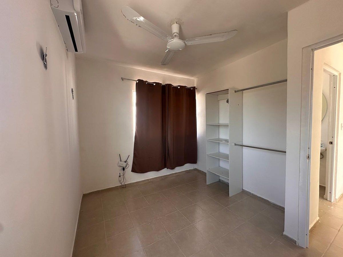 16 de 25: Recámara 1 con hamaqueros ,closet, ventilador y aire acondic