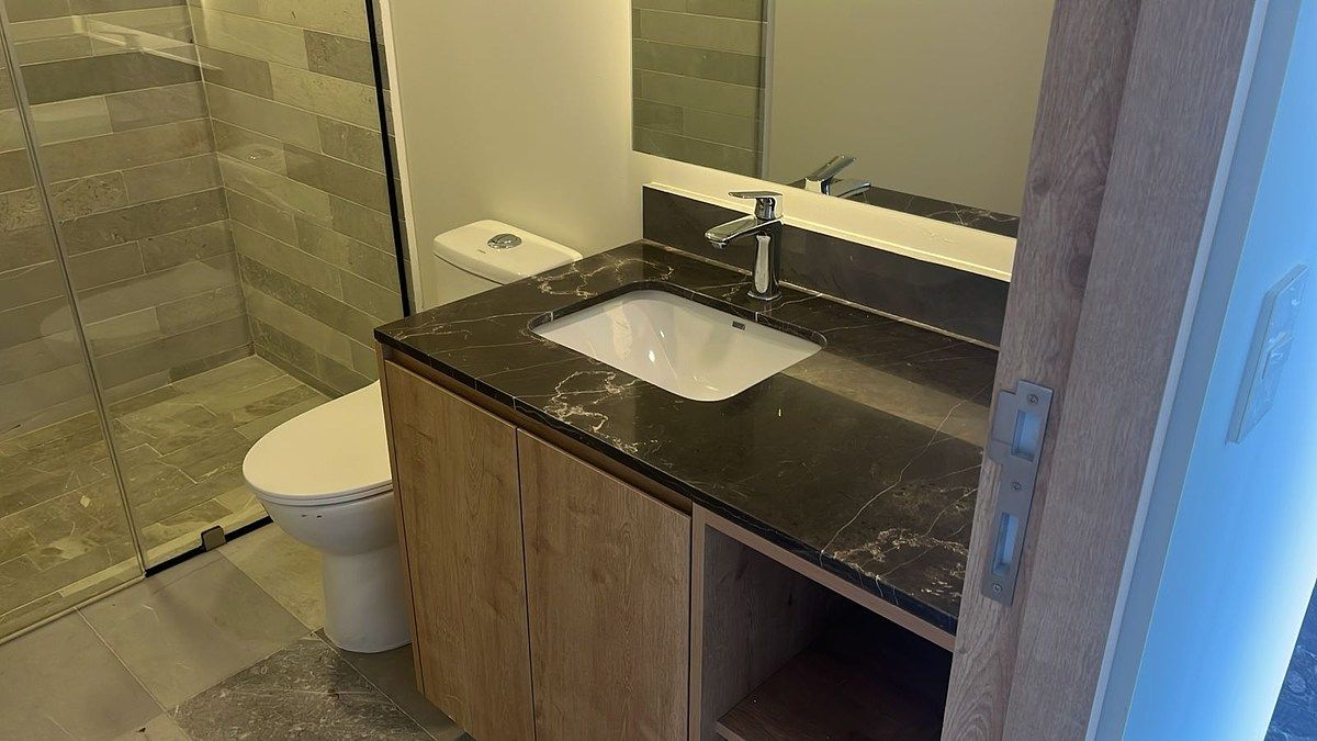 8 of 13: Segundo Baño