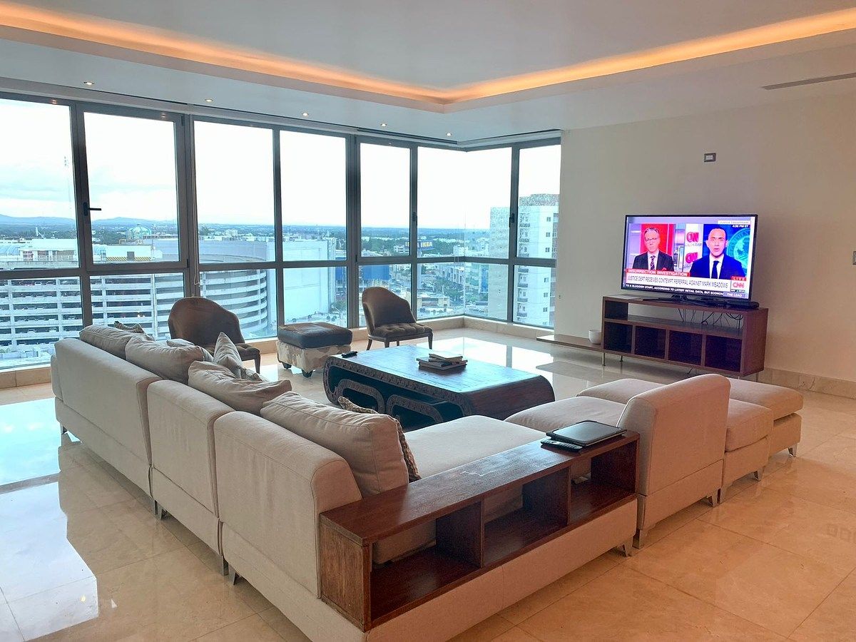 APARTAMENTO AMUEBLADO DE TRES HABITACIONES CON VISTAS PANORÁMICAS EN ALQUILER, foto 1 de 13