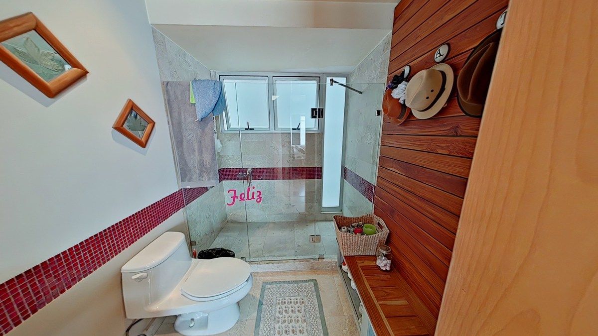 15 de 31: BAÑO VISITAS