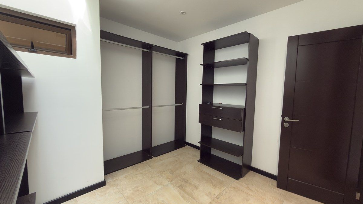13 de 21: Walkin closet Master