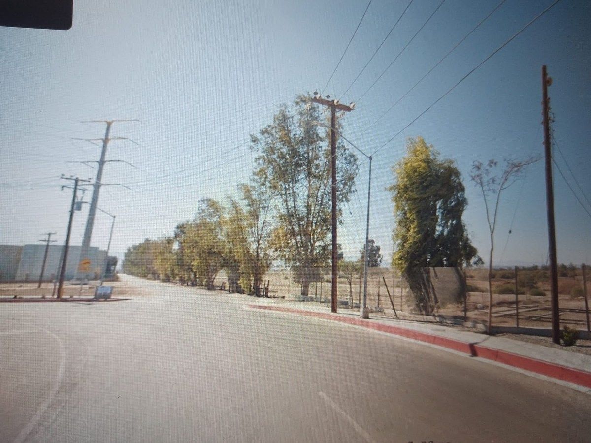 10 of 11: vista del acceso junto al parque industrial el desierto