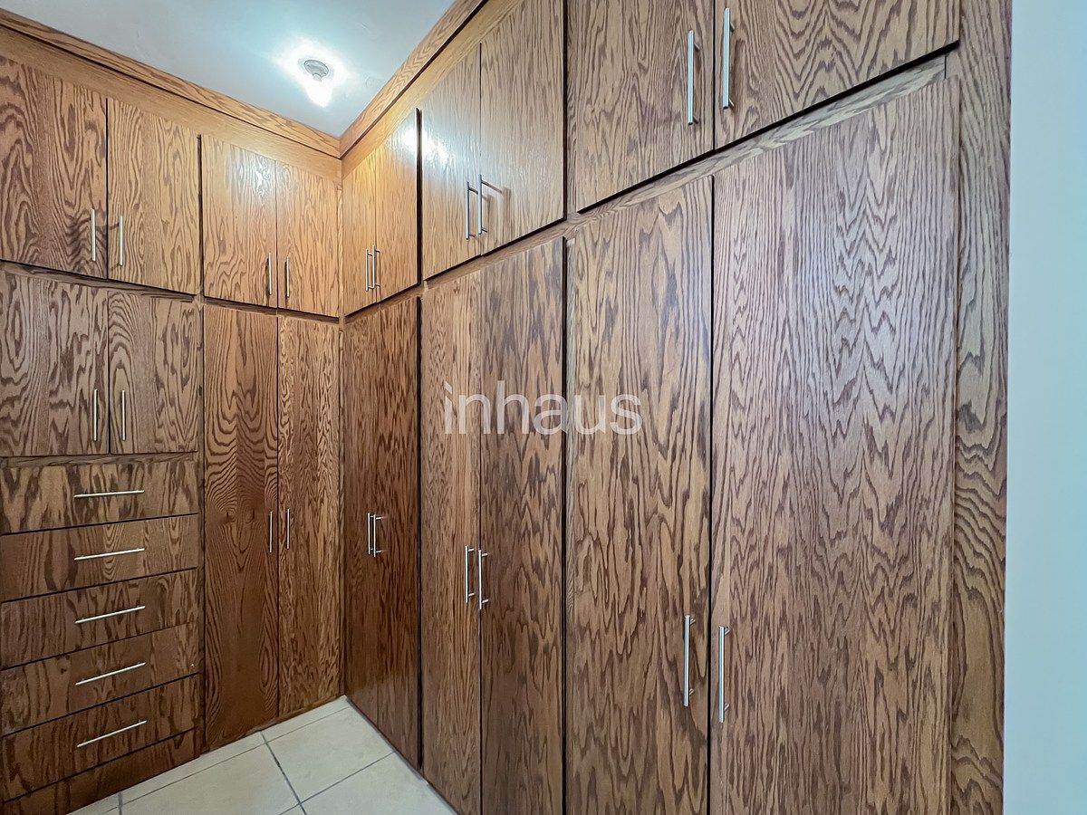 13 de 29: VESTIDOR 1