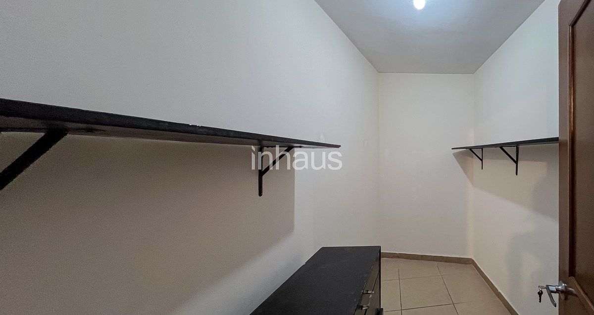 20 de 29: VESTIDOR 3