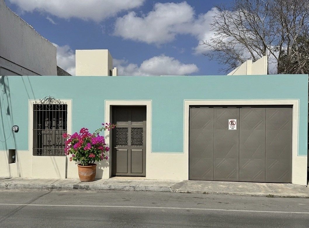 1 de 23: Fachada principal