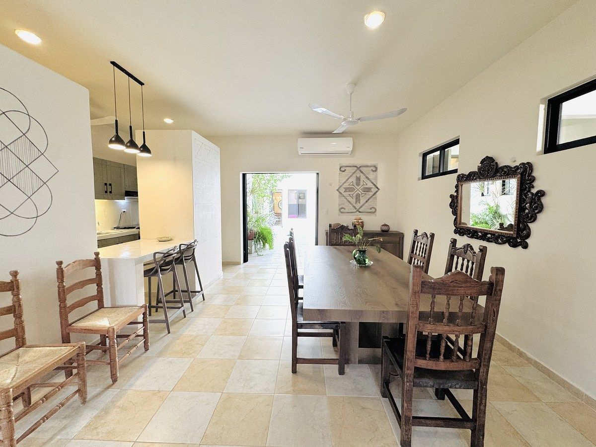 5 de 23: Comedor y barra para desayunar