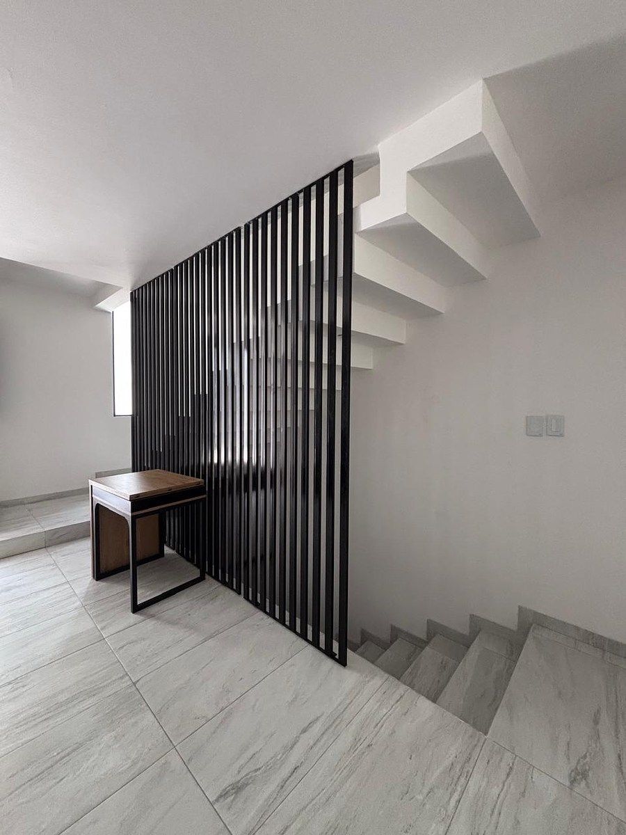 7 of 18: Descanso segundo piso