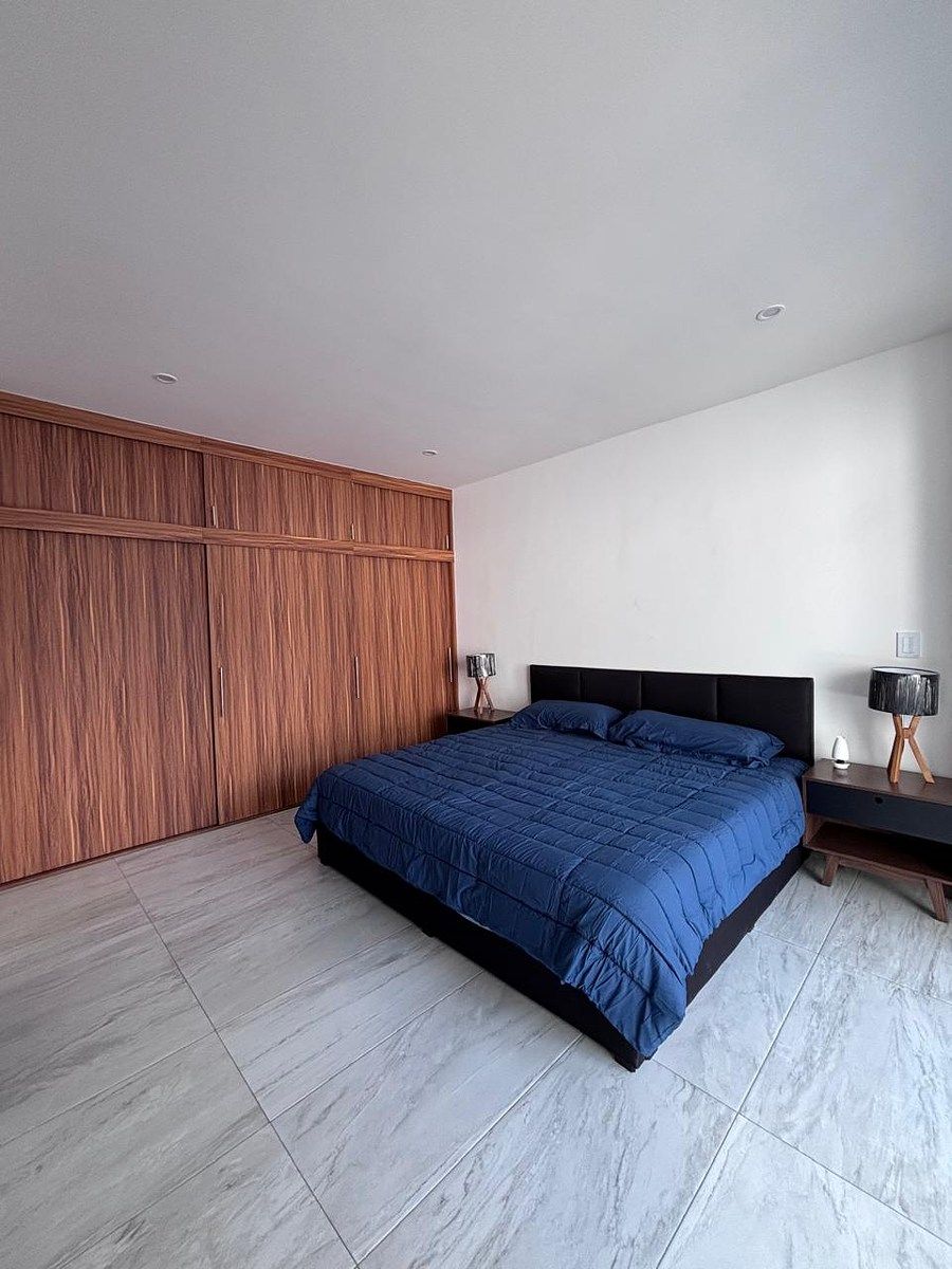 8 of 18: Recaámara Principal