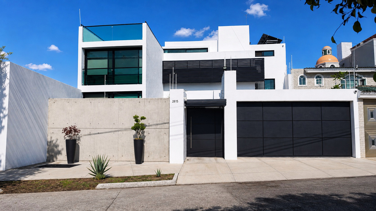 Casa de Lujo en Venta Zona Expo Guadalajara | 716 m² Construcción | Alberca