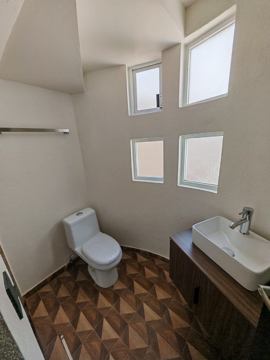 9 de 23: Baño planta baja