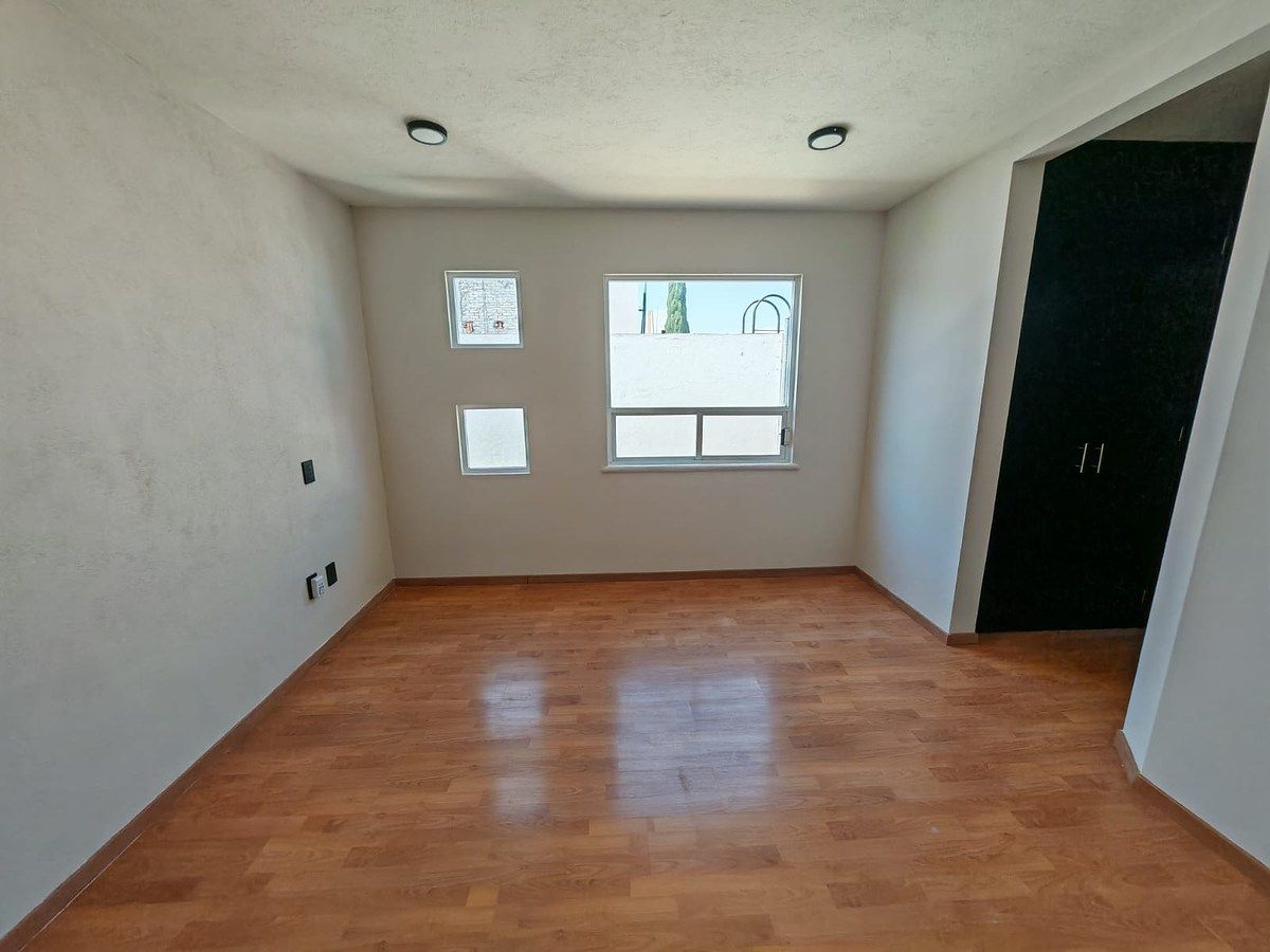 16 de 23: Recamara principal con baño completo