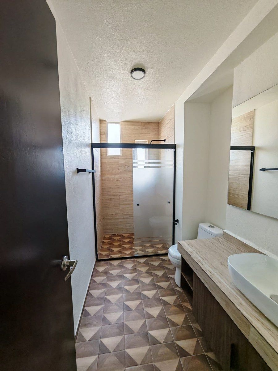 22 de 23: Baño planta alta compartido