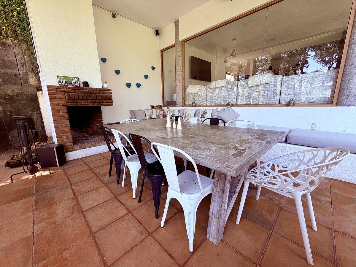 16 de 23: Comedor Exterioir con Chimenea