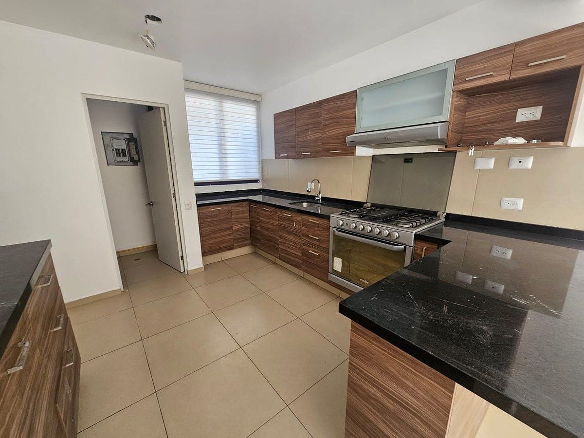 3 de 44: Cocina equipada