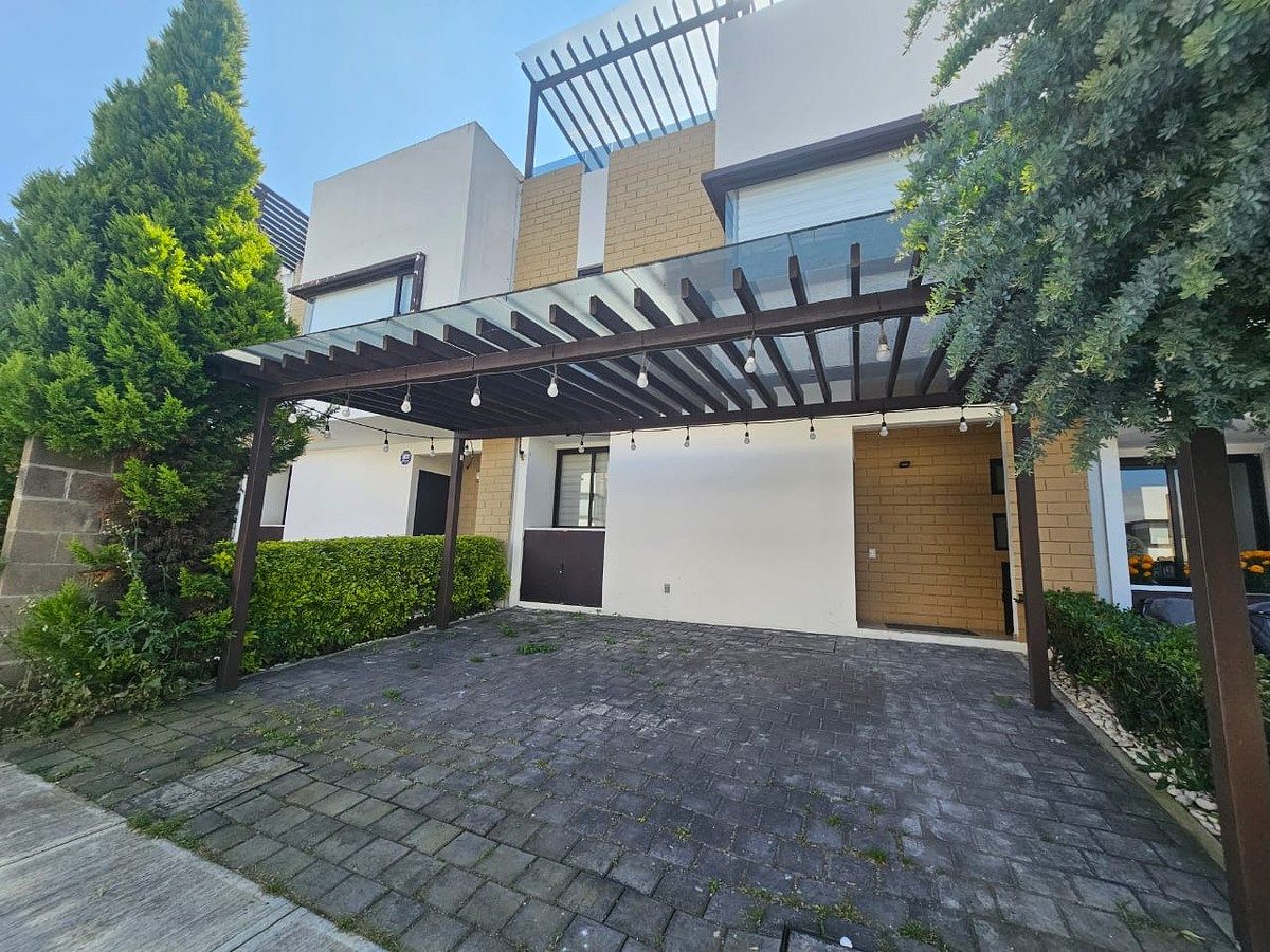 2 de 44: Fachada principal