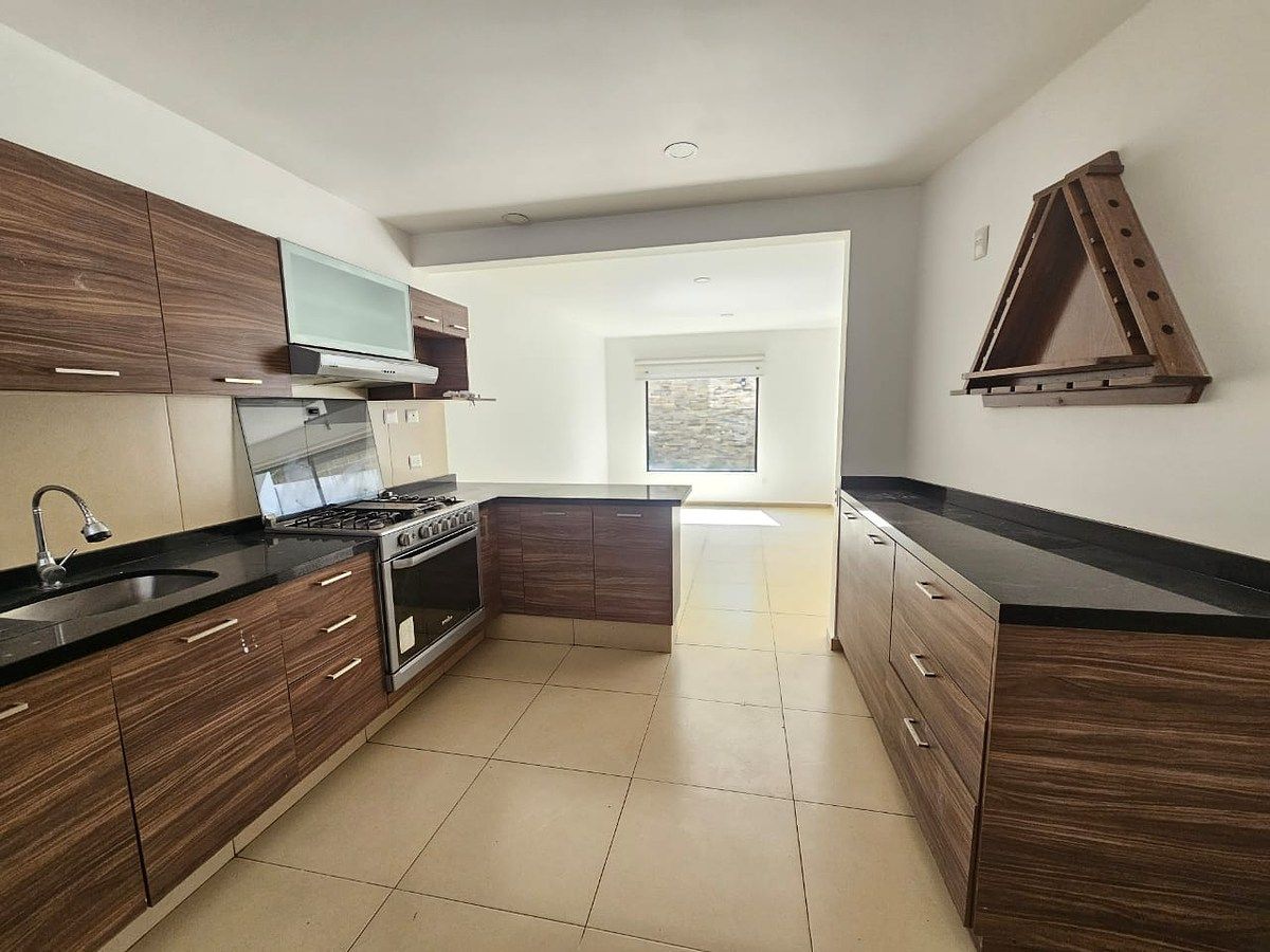 6 de 44: Cocina equipada