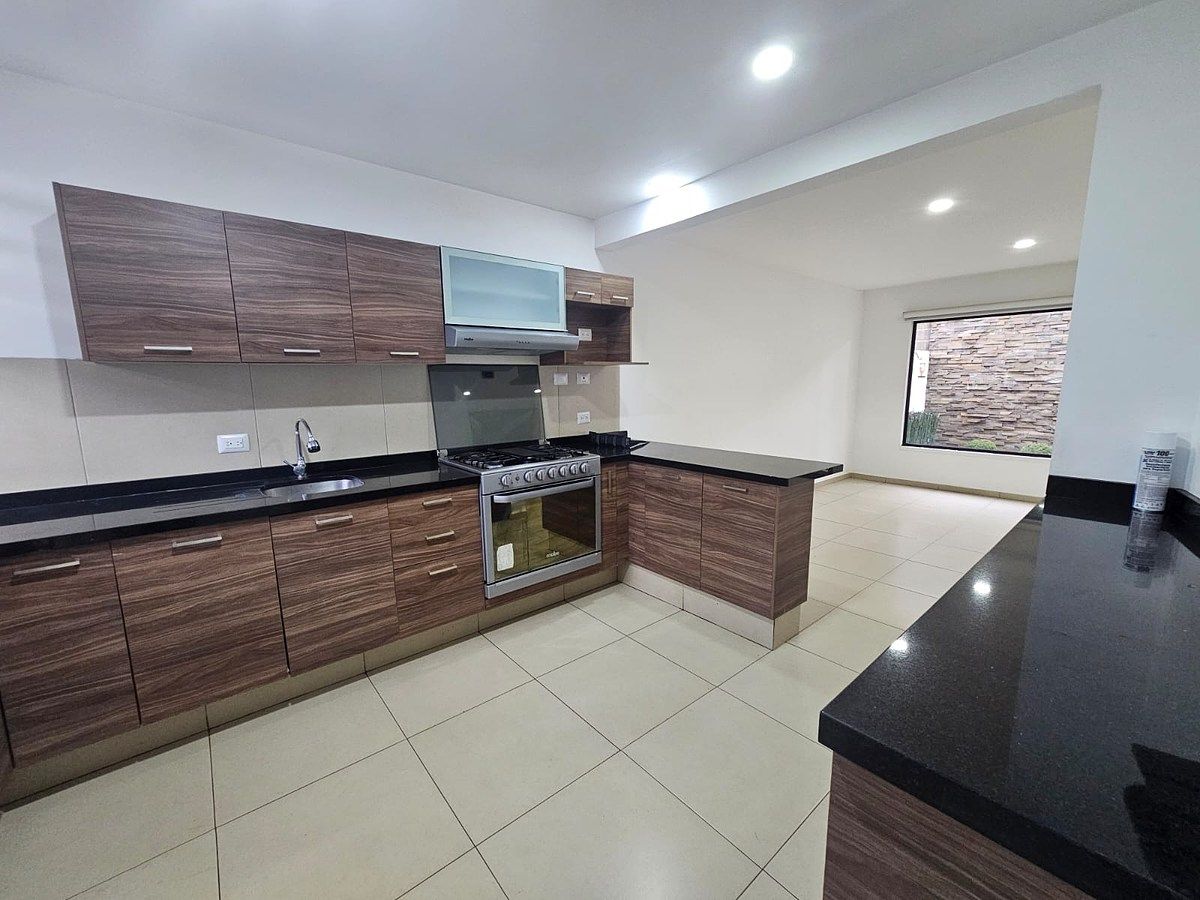 9 de 44: Cocina equipada