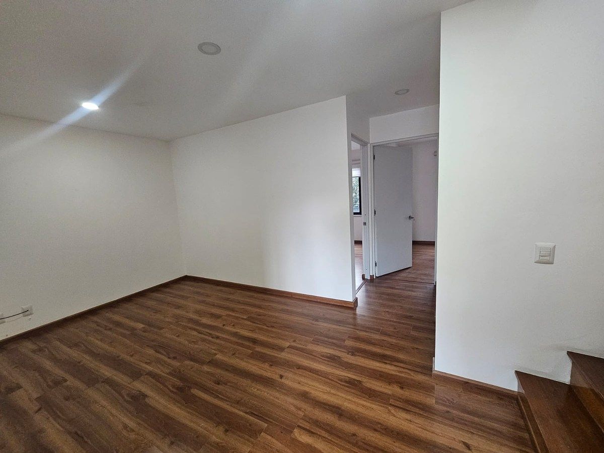 14 de 44: Cuarto de TV