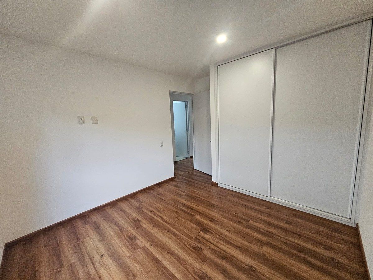 21 de 44: Recámara secundaria 3