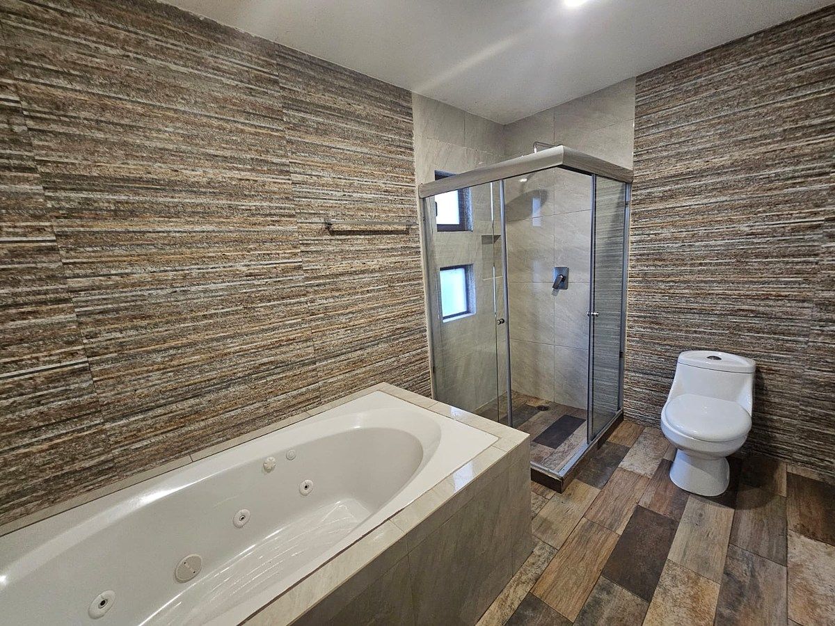 27 de 44: Baño recámara principal