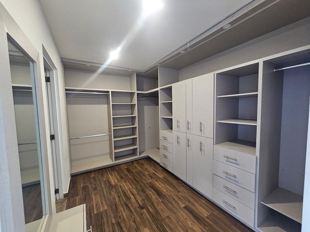 29 de 44: Vestidor recámara principal