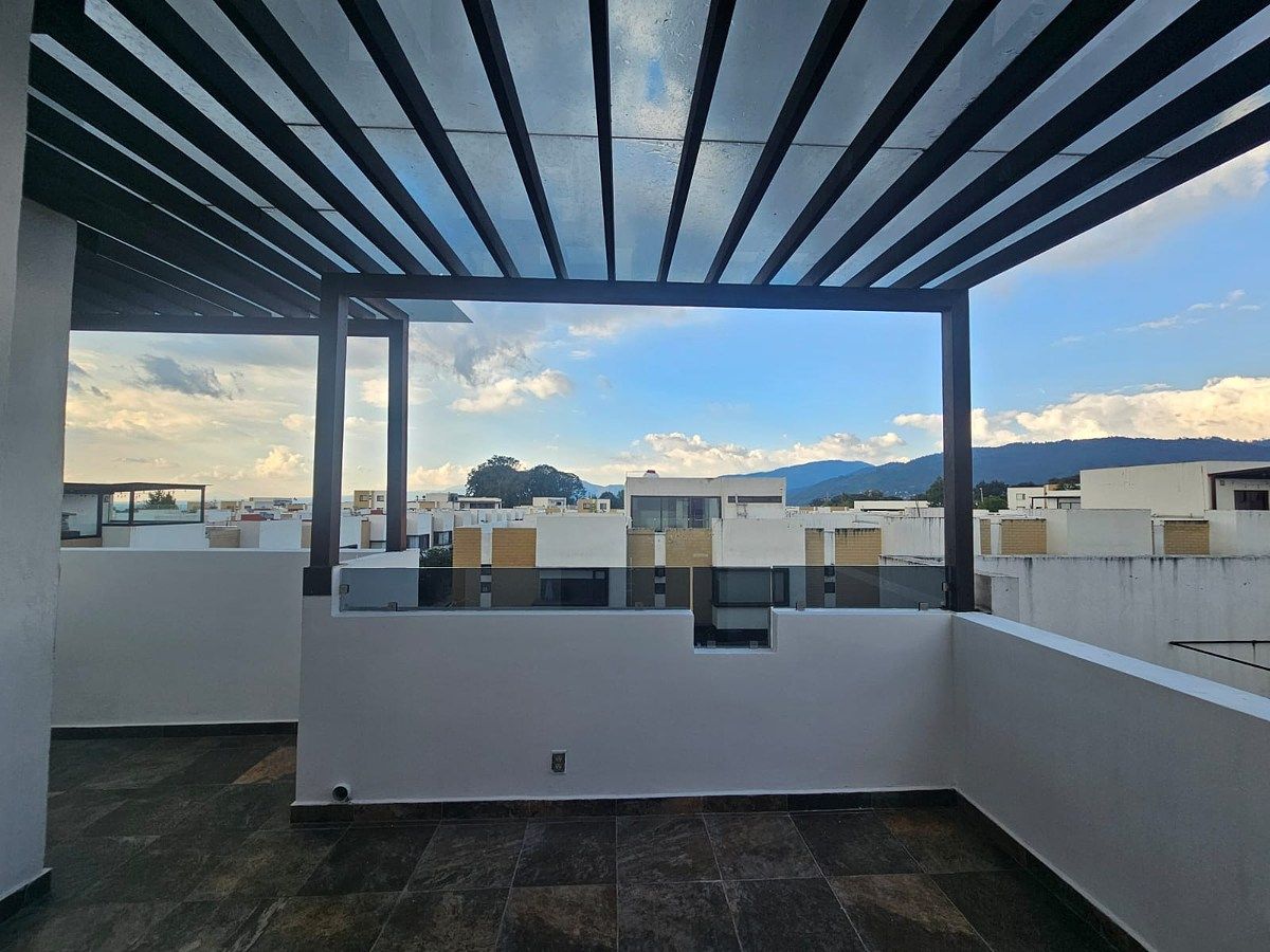 32 de 44: Terraza recámara principal