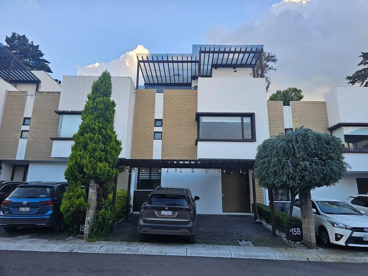 36 de 44: Fachada principal