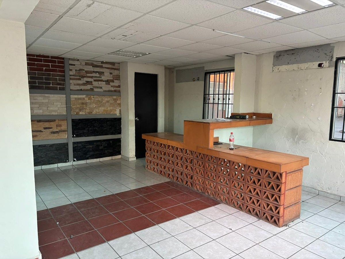 7 of 8: Oficina interior