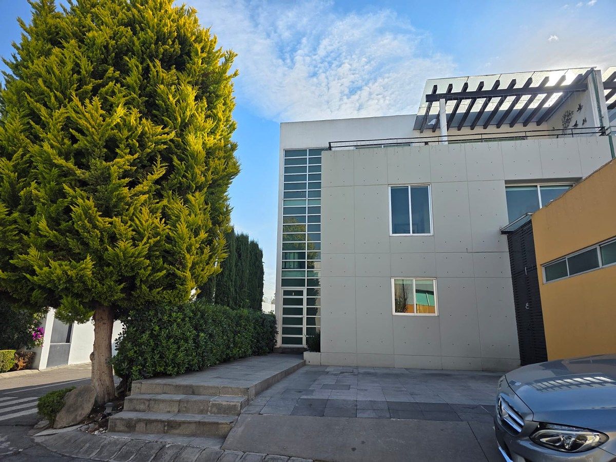 2 de 35: Fachada principal